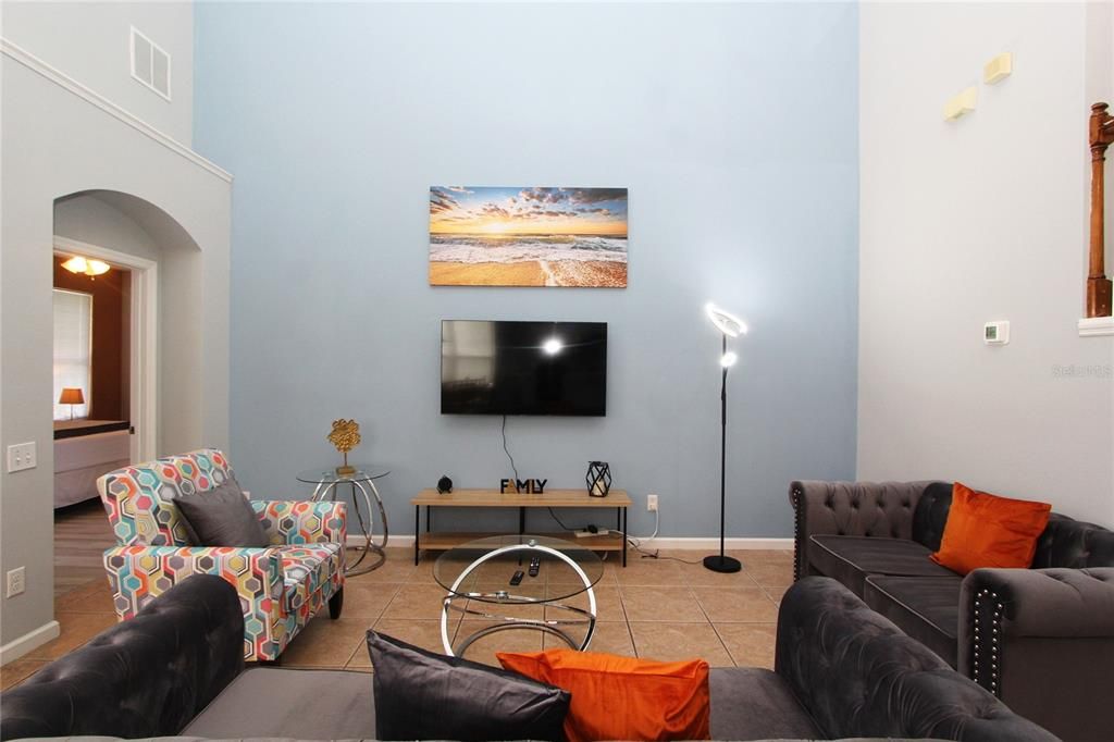 Activo con contrato: $475,000 (5 camas, 3 baños, 2255 Pies cuadrados)