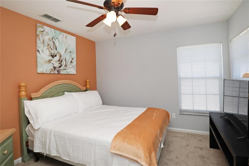 Activo con contrato: $475,000 (5 camas, 3 baños, 2255 Pies cuadrados)