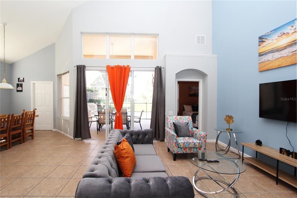 Activo con contrato: $475,000 (5 camas, 3 baños, 2255 Pies cuadrados)
