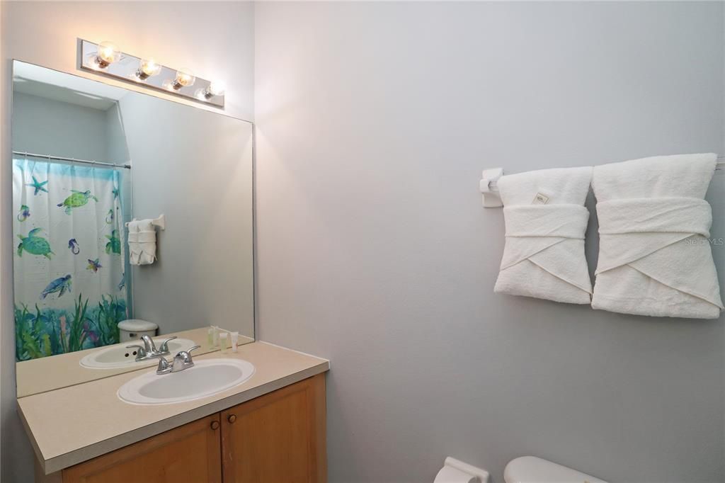 Activo con contrato: $475,000 (5 camas, 3 baños, 2255 Pies cuadrados)