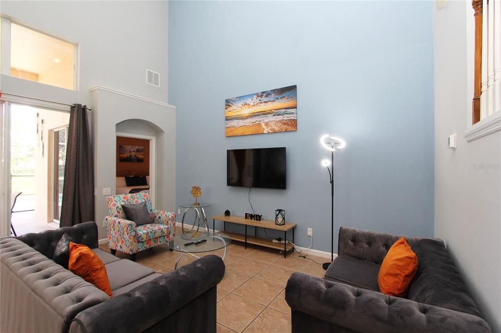 Activo con contrato: $475,000 (5 camas, 3 baños, 2255 Pies cuadrados)