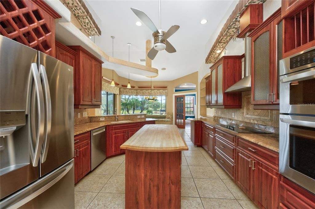 For Sale: $525,000 (3 beds, 2 baths, 2514 Square Feet)