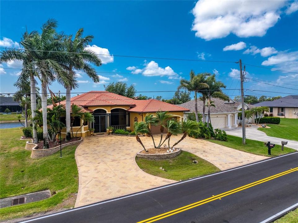 For Sale: $525,000 (3 beds, 2 baths, 2514 Square Feet)