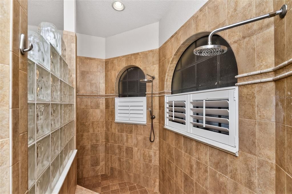 For Sale: $525,000 (3 beds, 2 baths, 2514 Square Feet)