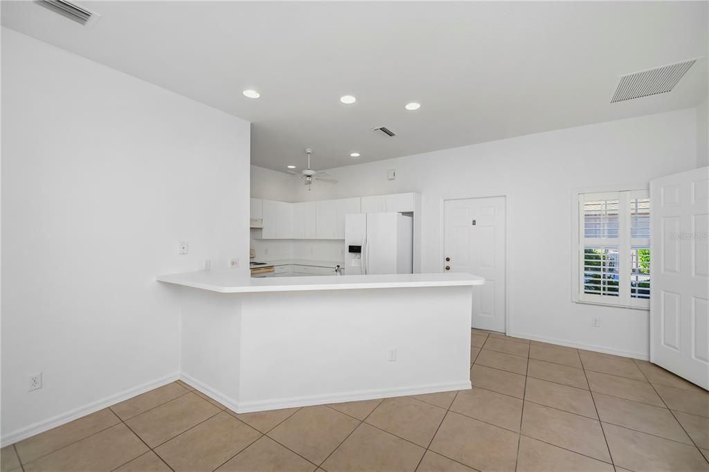 Activo con contrato: $229,900 (2 camas, 2 baños, 1190 Pies cuadrados)
