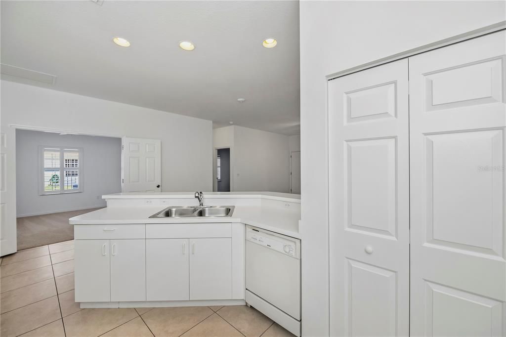 Activo con contrato: $229,900 (2 camas, 2 baños, 1190 Pies cuadrados)
