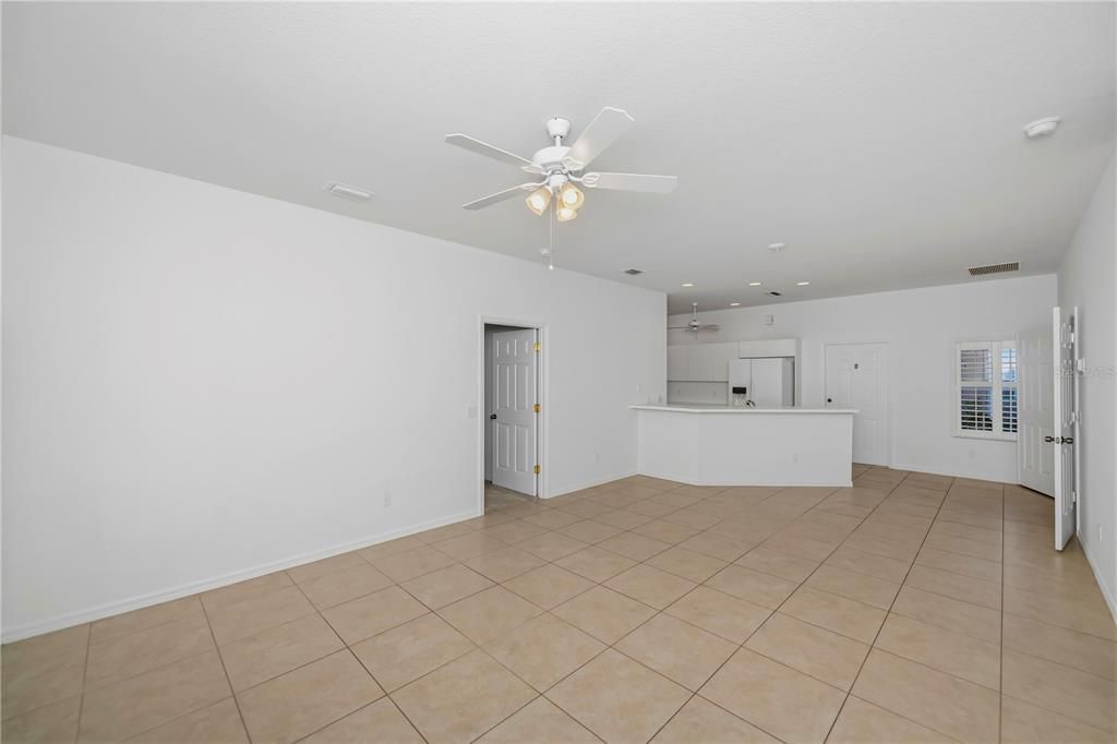 Activo con contrato: $229,900 (2 camas, 2 baños, 1190 Pies cuadrados)