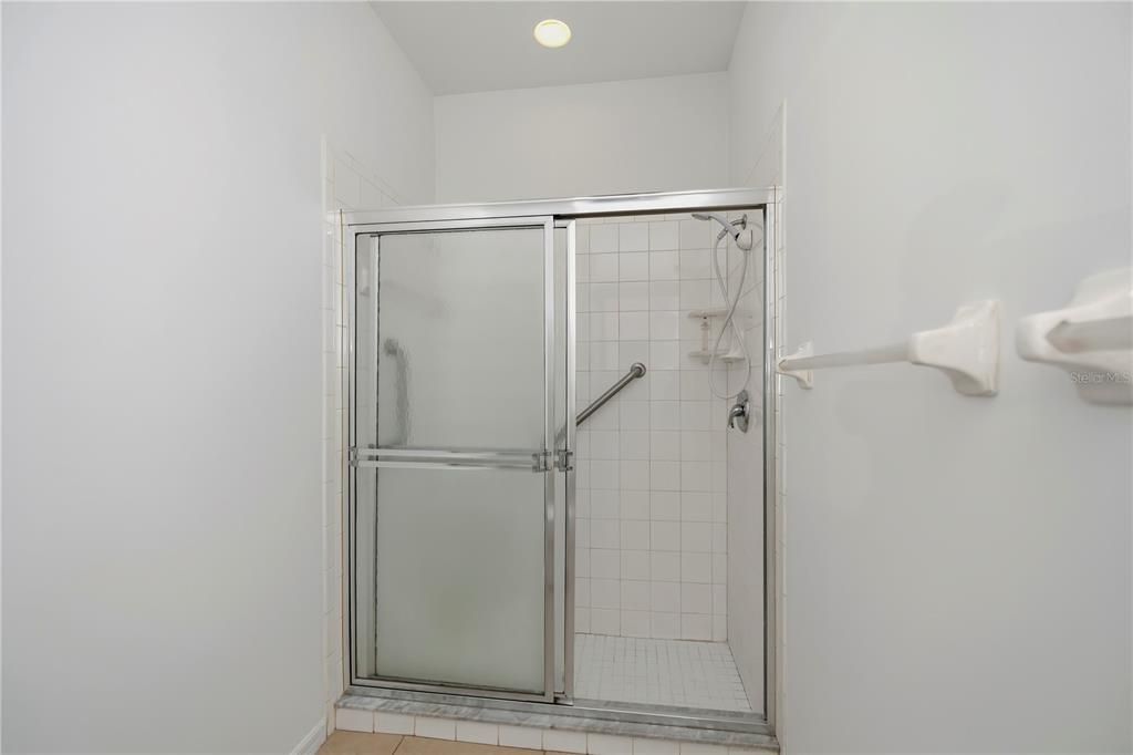 Activo con contrato: $229,900 (2 camas, 2 baños, 1190 Pies cuadrados)