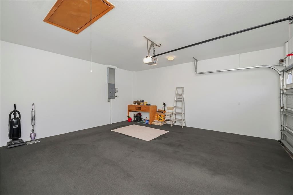 Activo con contrato: $229,900 (2 camas, 2 baños, 1190 Pies cuadrados)