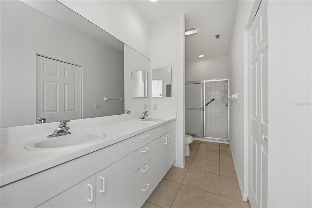 Activo con contrato: $229,900 (2 camas, 2 baños, 1190 Pies cuadrados)