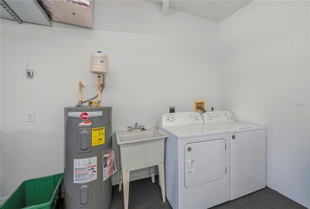 Activo con contrato: $229,900 (2 camas, 2 baños, 1190 Pies cuadrados)