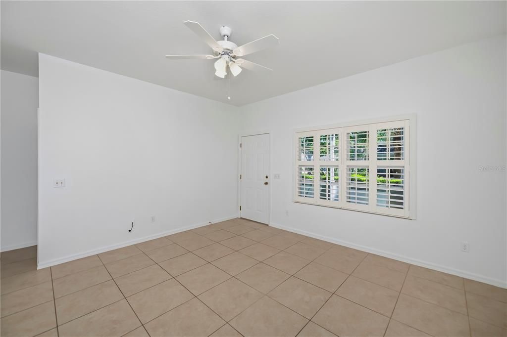 Activo con contrato: $229,900 (2 camas, 2 baños, 1190 Pies cuadrados)
