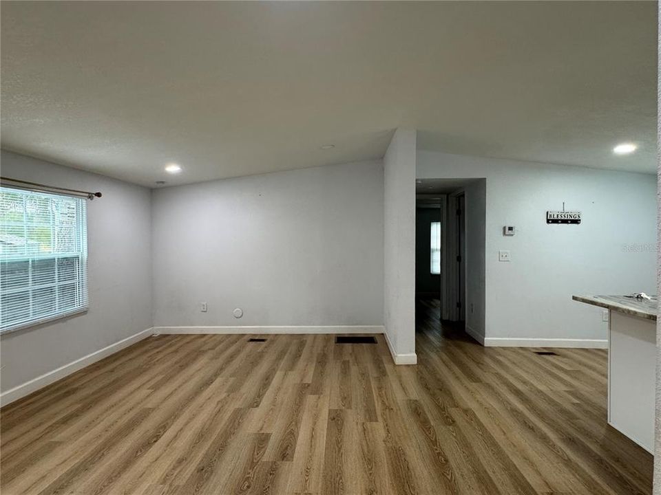 На продажу: $175,900 (3 спален, 2 ванн, 960 Квадратных фут)