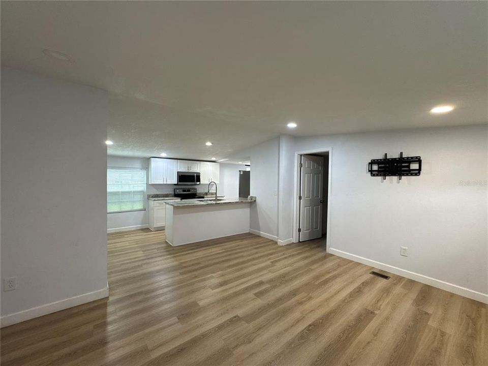 На продажу: $175,900 (3 спален, 2 ванн, 960 Квадратных фут)