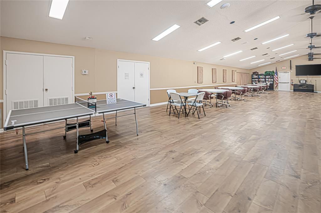 Под контрактом: $165,000 (2 спален, 1 ванн, 813 Квадратных фут)