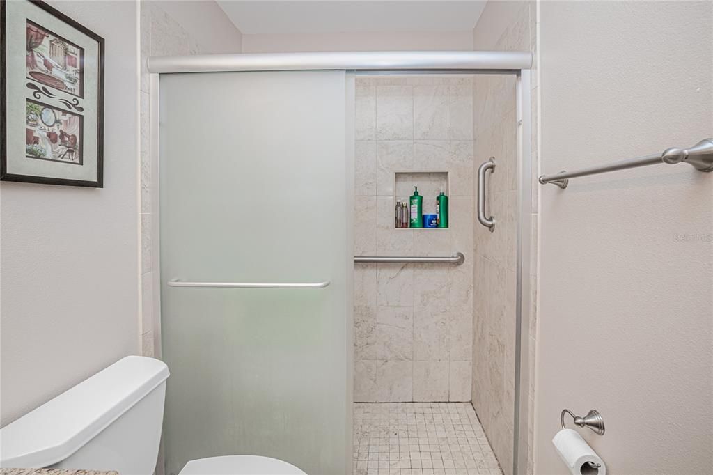 Под контрактом: $165,000 (2 спален, 1 ванн, 813 Квадратных фут)