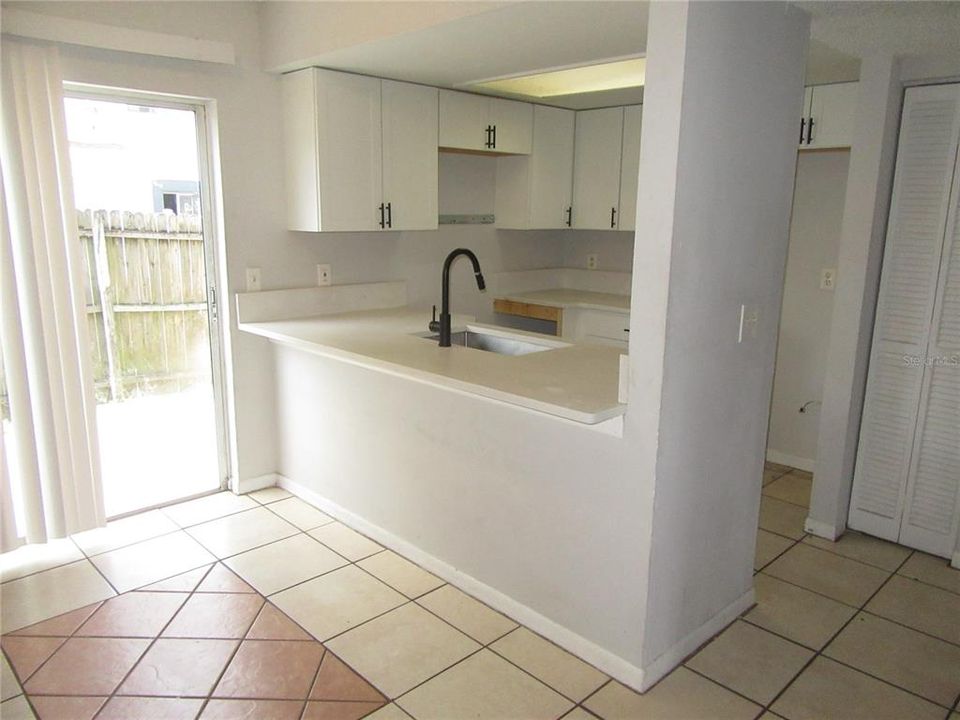 For Sale: $145,000 (2 beds, 1 baths, 936 Square Feet)