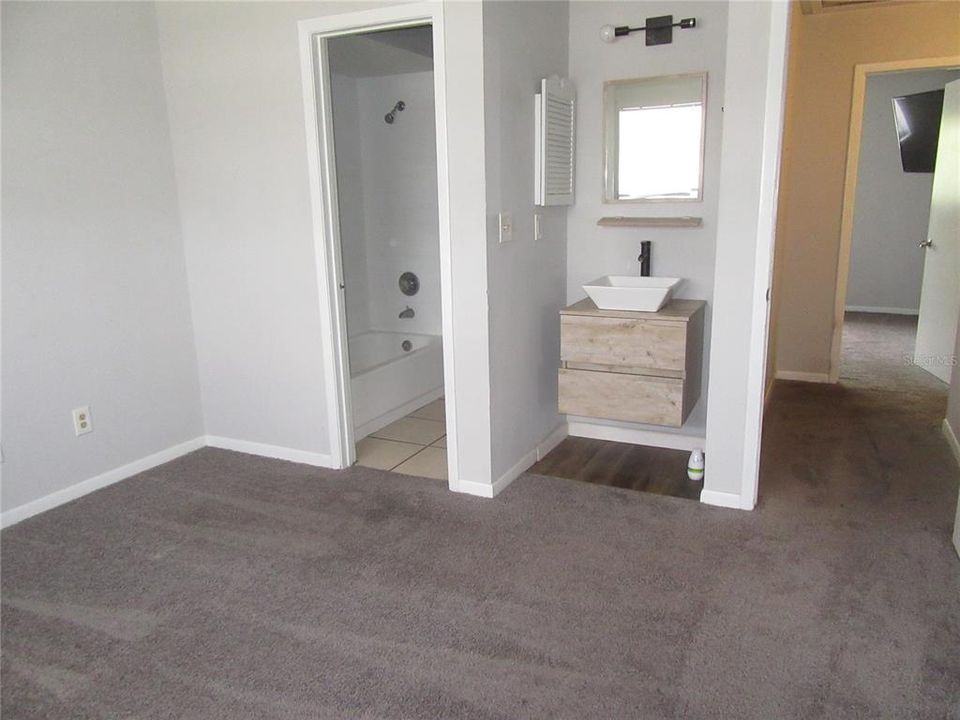 For Sale: $145,000 (2 beds, 1 baths, 936 Square Feet)