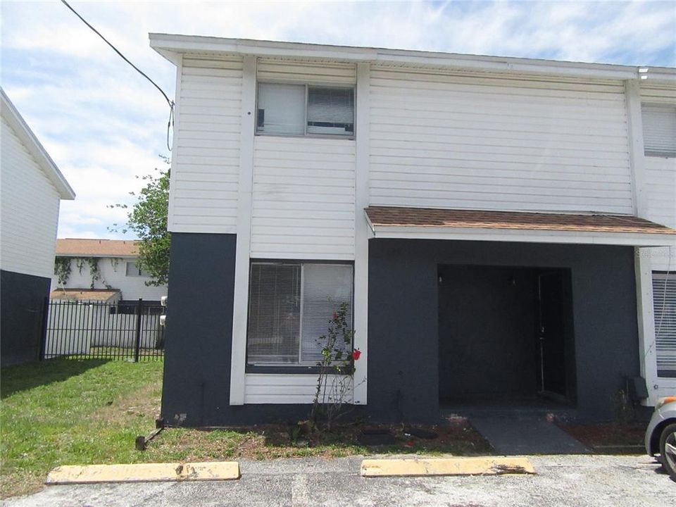 For Sale: $145,000 (2 beds, 1 baths, 936 Square Feet)