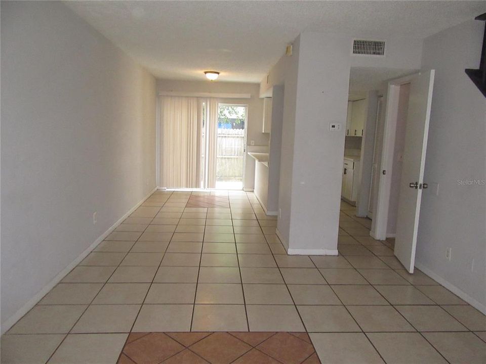 For Sale: $145,000 (2 beds, 1 baths, 936 Square Feet)