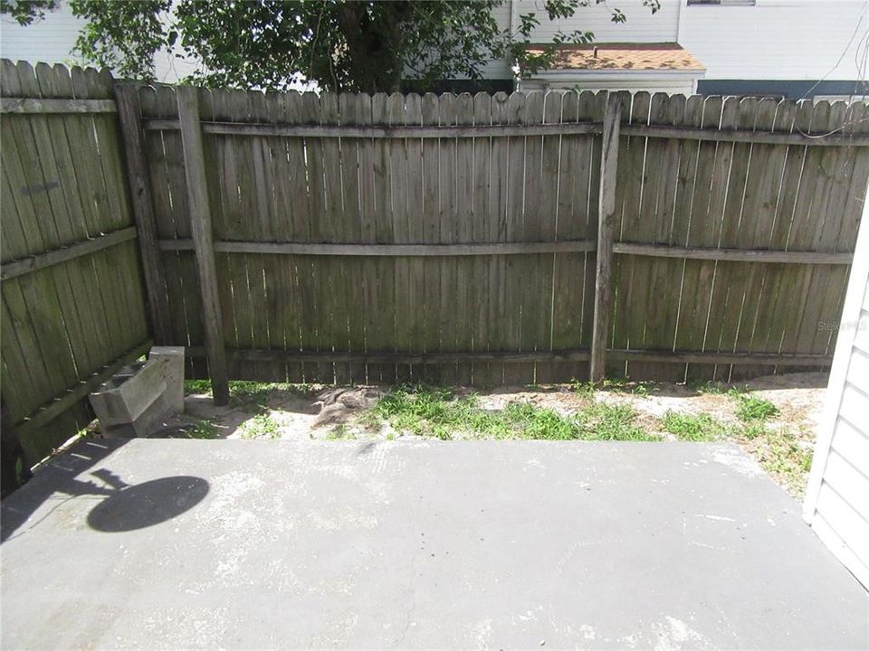 For Sale: $145,000 (2 beds, 1 baths, 936 Square Feet)
