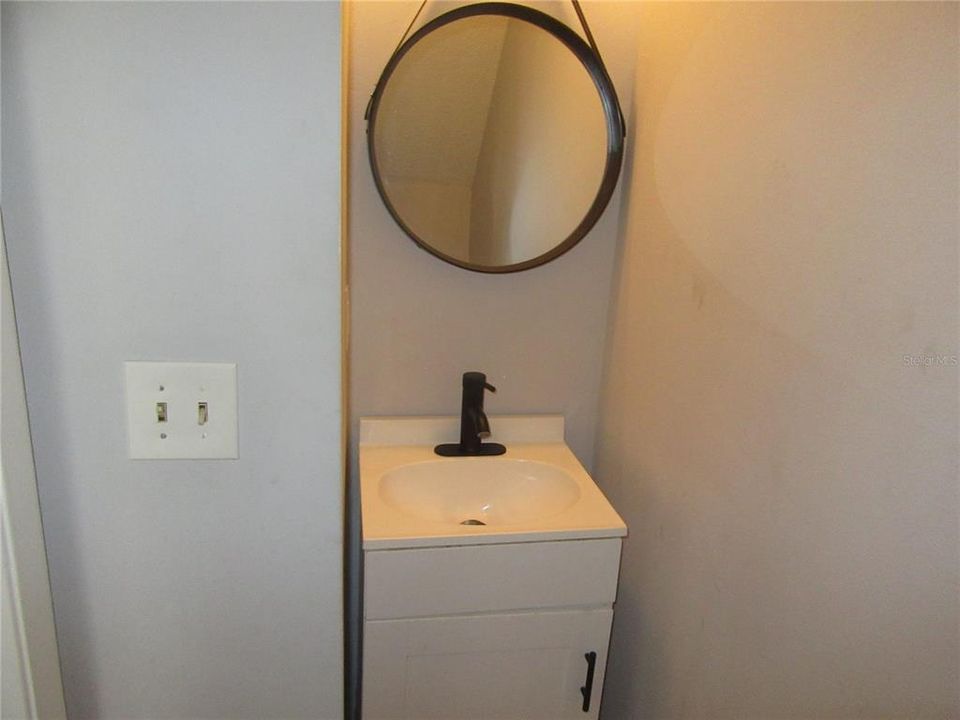 For Sale: $145,000 (2 beds, 1 baths, 936 Square Feet)