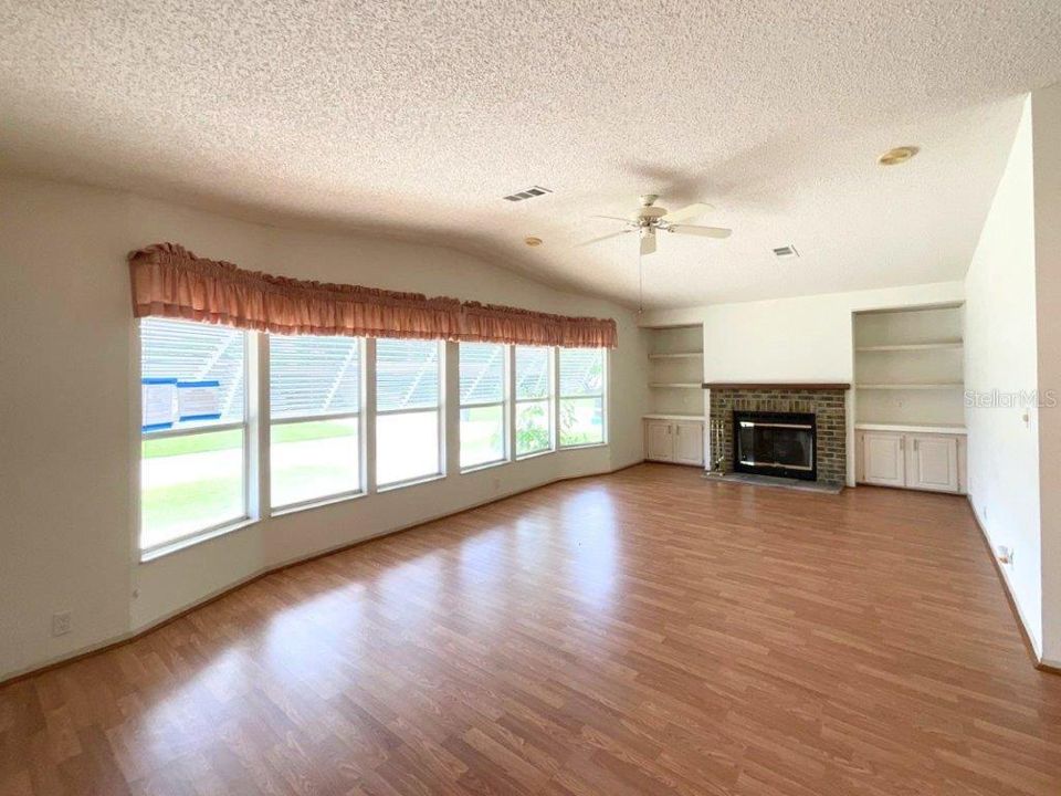 На продажу: $234,900 (2 спален, 2 ванн, 1623 Квадратных фут)