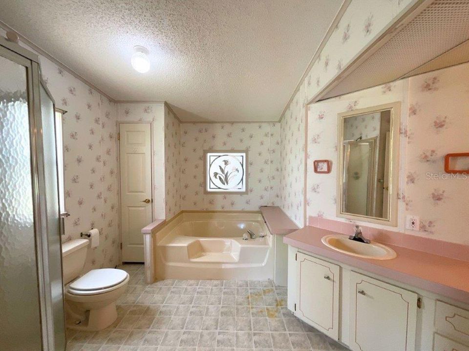 На продажу: $234,900 (2 спален, 2 ванн, 1623 Квадратных фут)