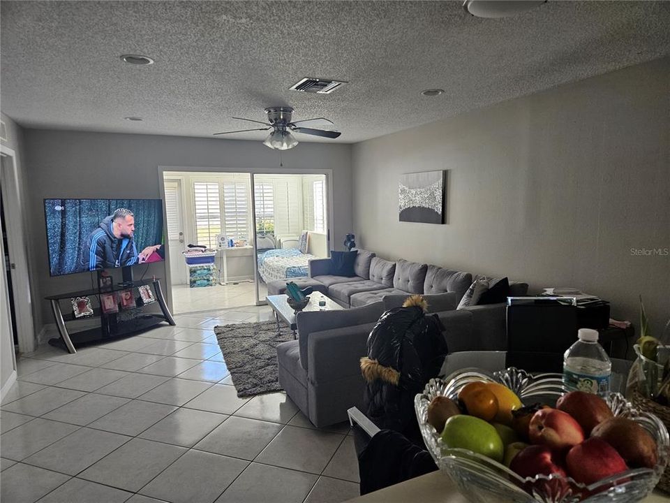 En Venta: $240,000 (2 camas, 2 baños, 1030 Pies cuadrados)