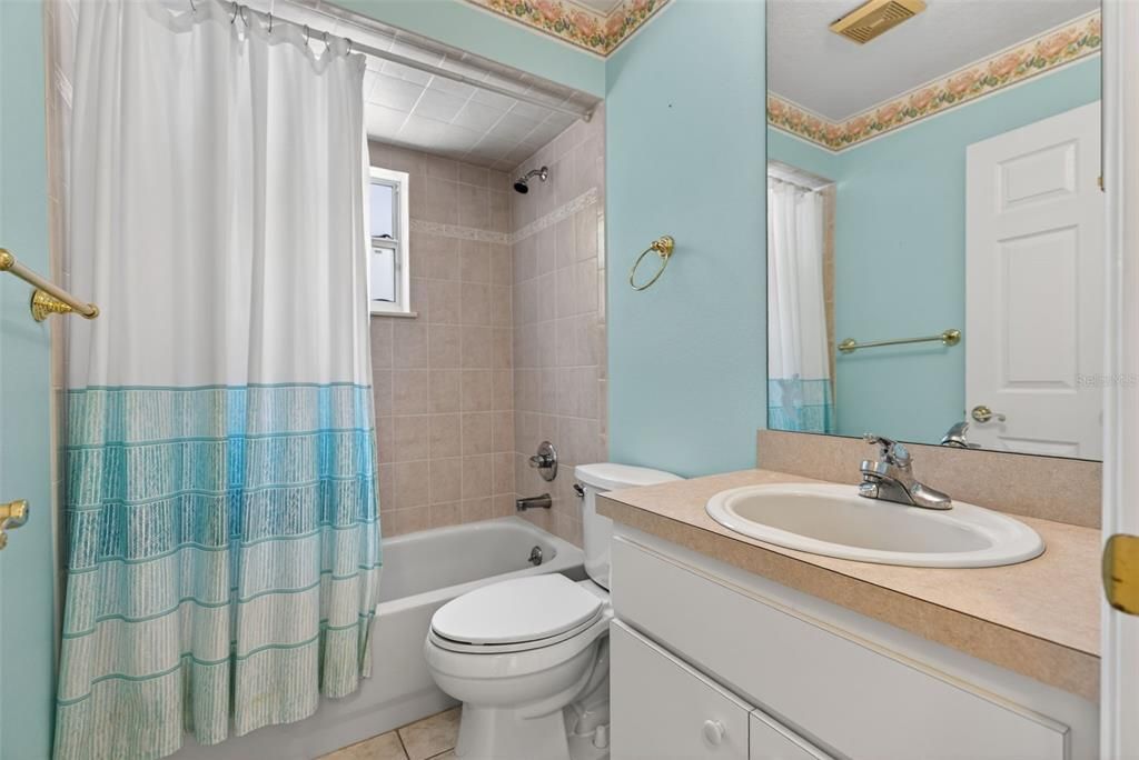 На продажу: $379,900 (3 спален, 2 ванн, 1831 Квадратных фут)