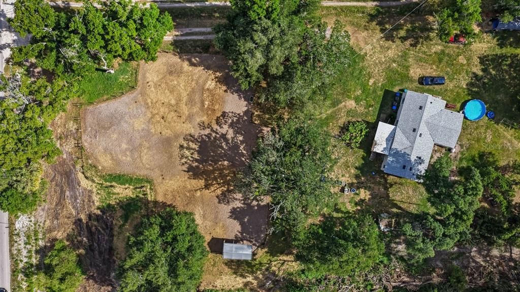 待售: $850,000 (3.14 acres)