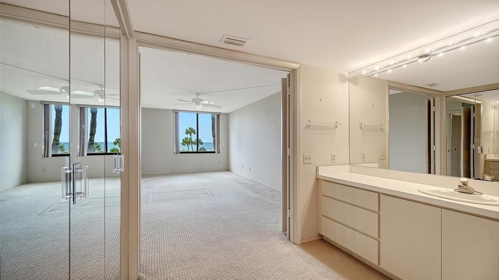 For Sale: $795,000 (2 beds, 2 baths, 1257 Square Feet)
