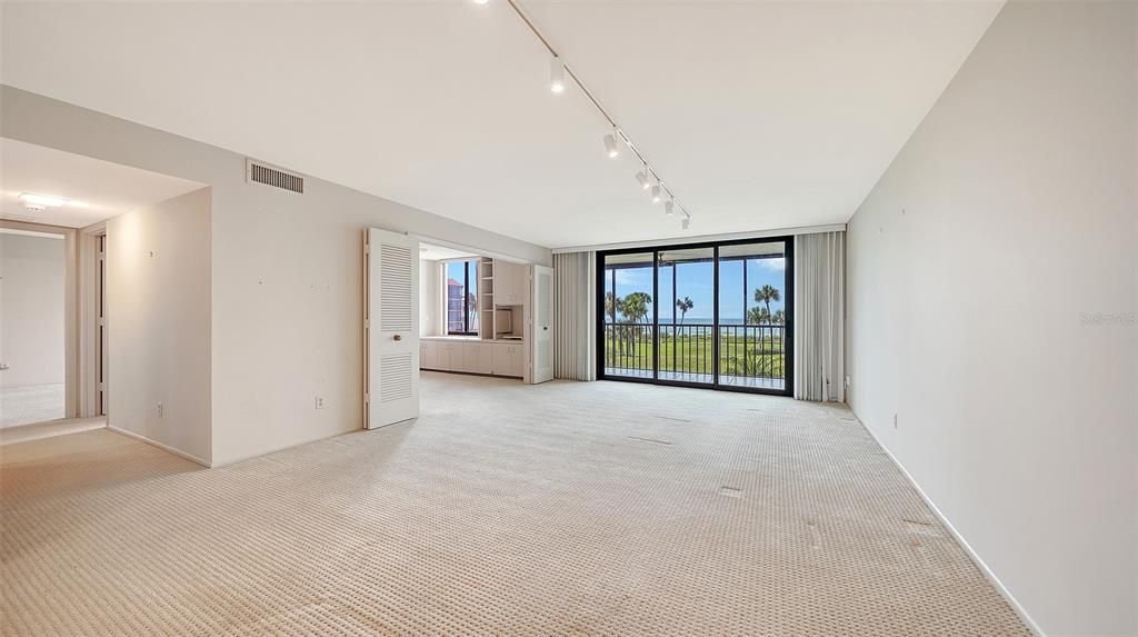 For Sale: $795,000 (2 beds, 2 baths, 1257 Square Feet)