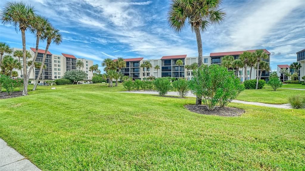 For Sale: $795,000 (2 beds, 2 baths, 1257 Square Feet)