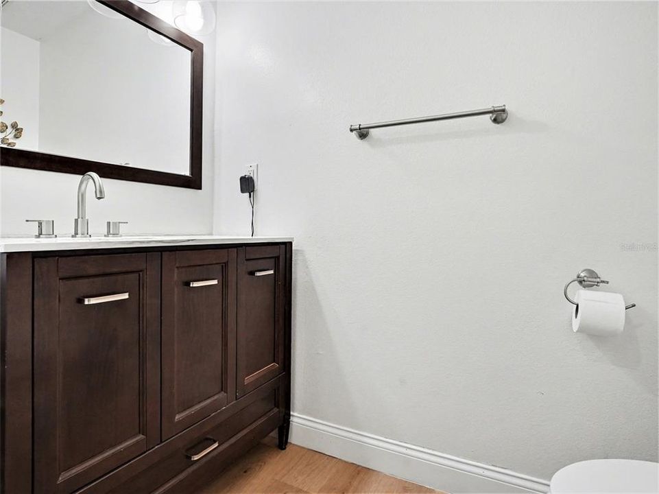 Activo con contrato: $579,900 (4 camas, 2 baños, 2300 Pies cuadrados)