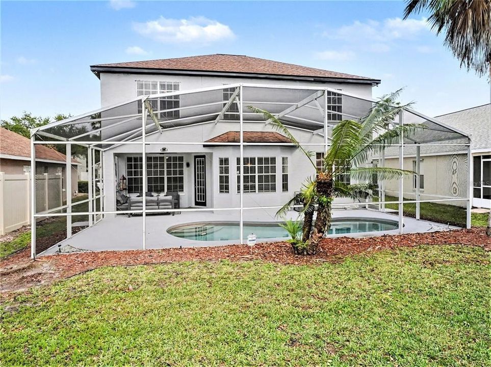 Activo con contrato: $579,900 (4 camas, 2 baños, 2300 Pies cuadrados)