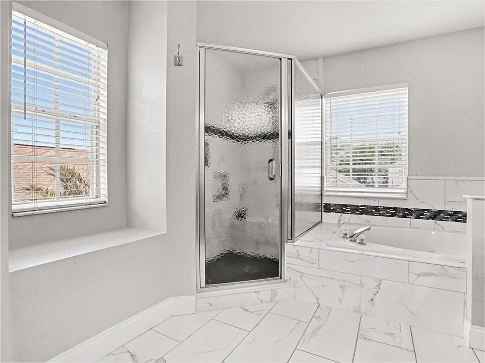 Activo con contrato: $579,900 (4 camas, 2 baños, 2300 Pies cuadrados)