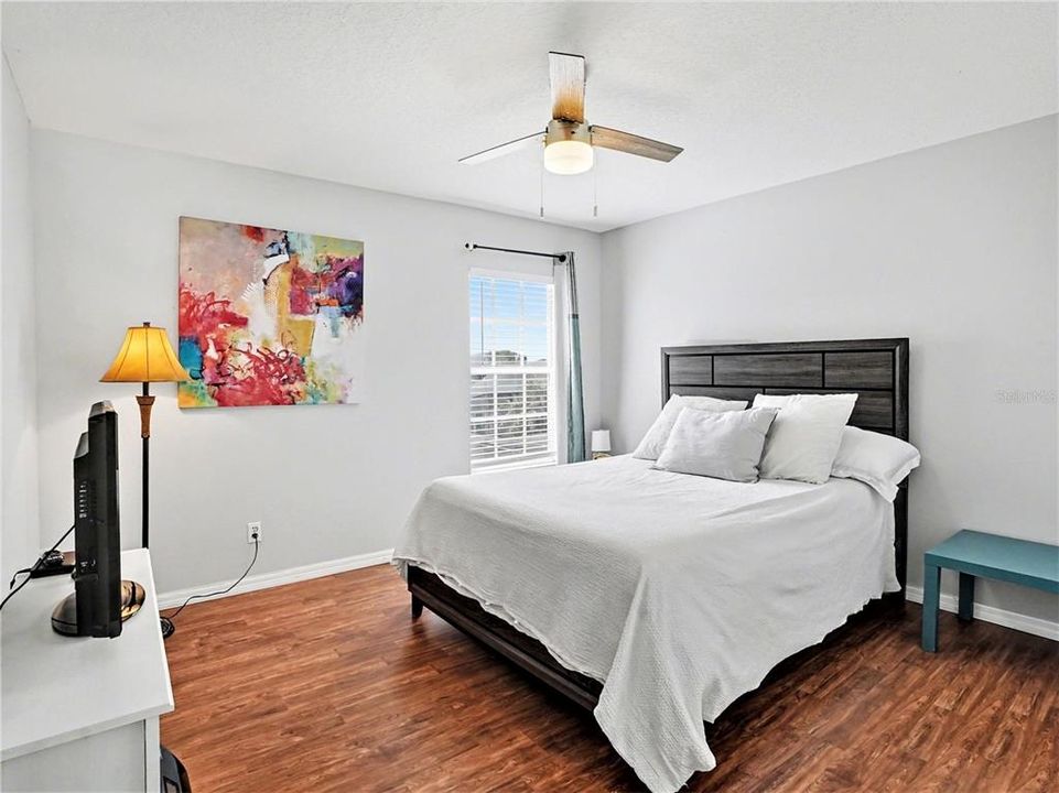 Activo con contrato: $579,900 (4 camas, 2 baños, 2300 Pies cuadrados)
