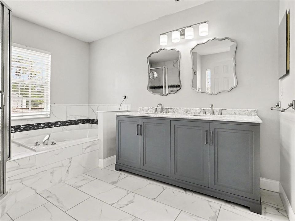 Activo con contrato: $579,900 (4 camas, 2 baños, 2300 Pies cuadrados)
