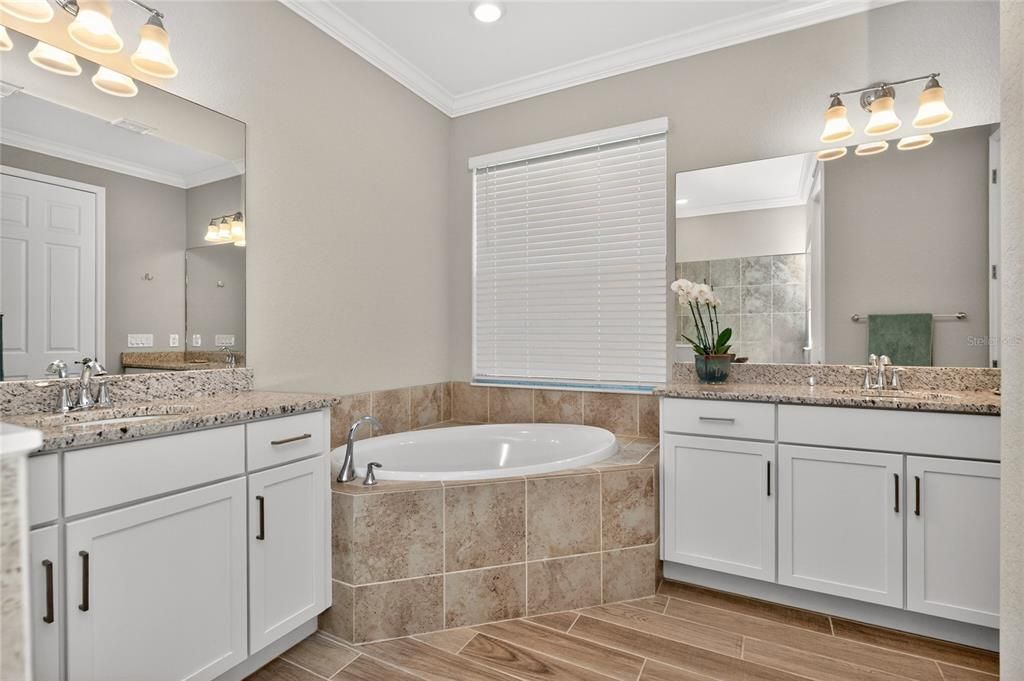 For Sale: $680,000 (2 beds, 2 baths, 1874 Square Feet)