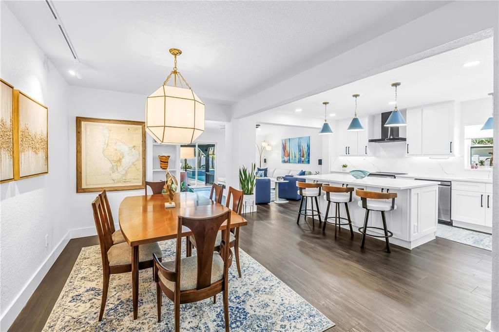 Под контрактом: $1,095,000 (5 спален, 4 ванн, 2690 Квадратных фут)