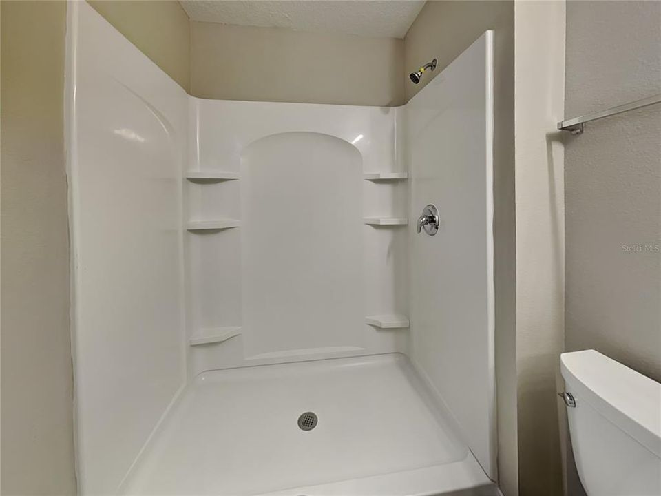 Activo con contrato: $1,799 (4 camas, 2 baños, 1300 Pies cuadrados)