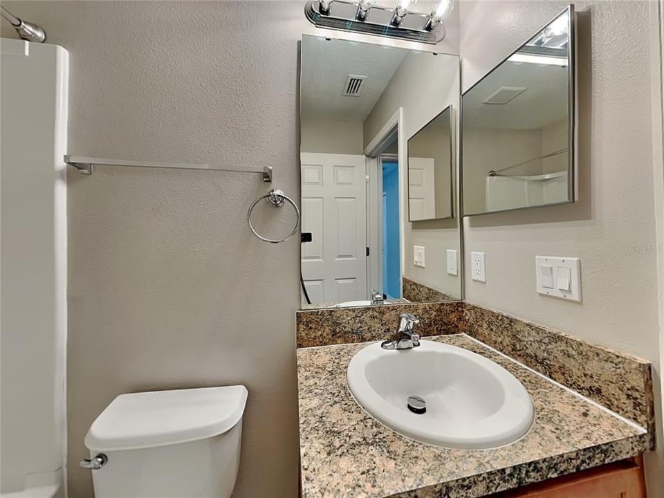 Activo con contrato: $1,799 (4 camas, 2 baños, 1300 Pies cuadrados)