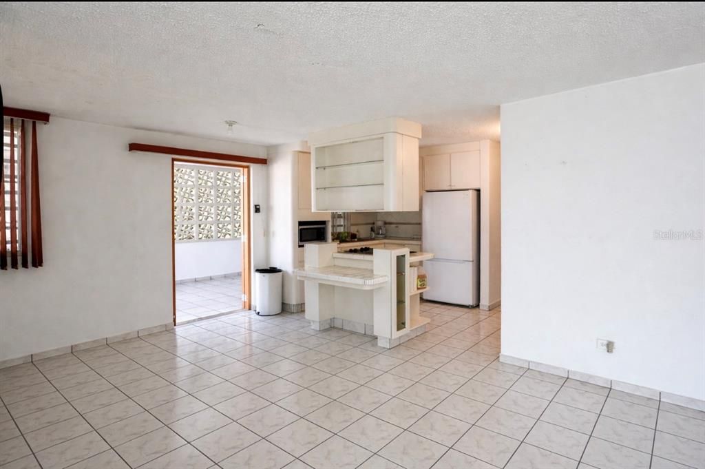 Active With Contract: $250,000 (3 beds, 3 baths, 1260 Square Feet)