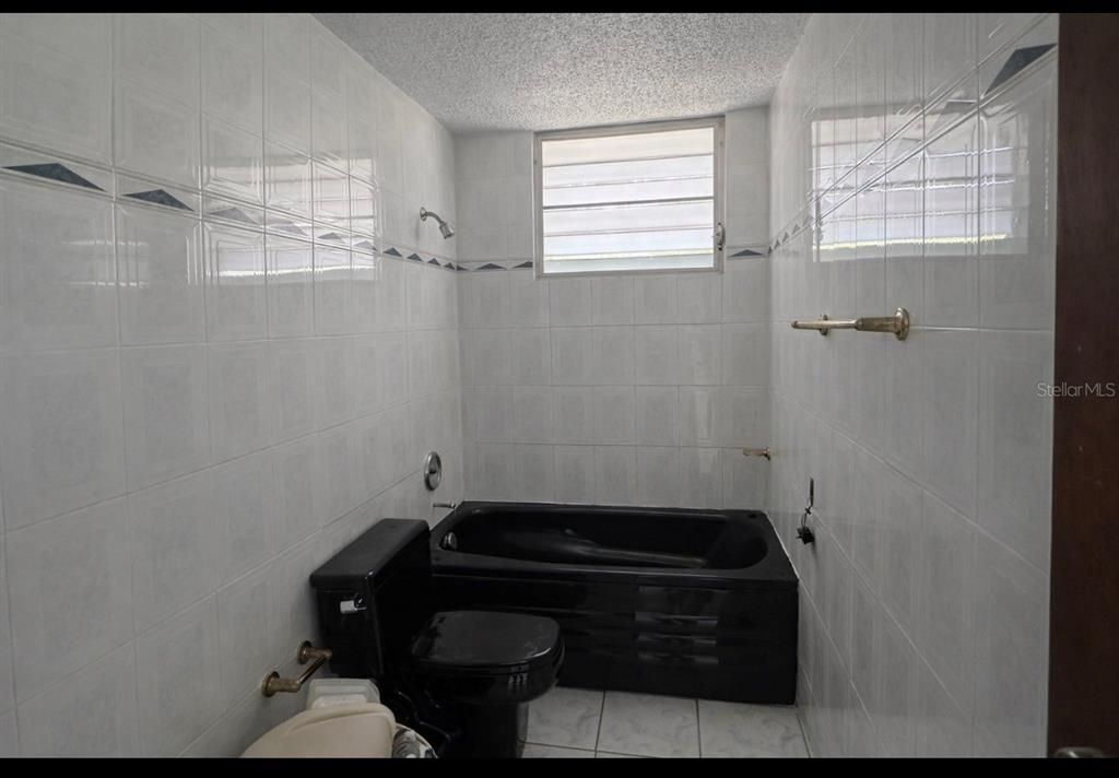 Active With Contract: $250,000 (3 beds, 3 baths, 1260 Square Feet)