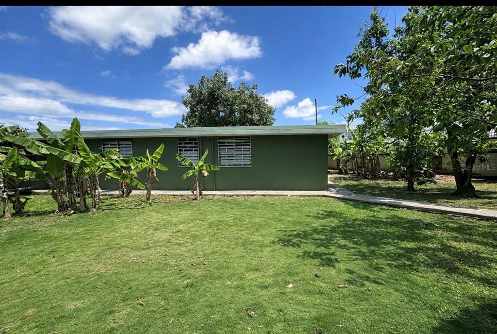 Active With Contract: $250,000 (3 beds, 3 baths, 1260 Square Feet)