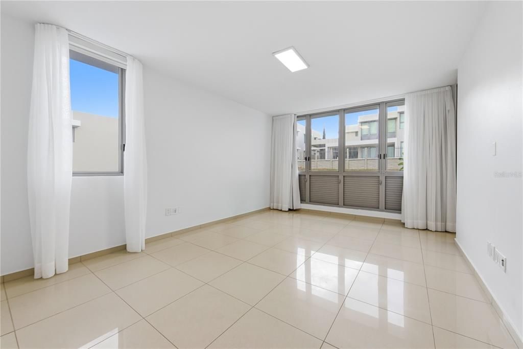 En Venta: $1,630,000 (5 camas, 3 baños, 3500 Pies cuadrados)