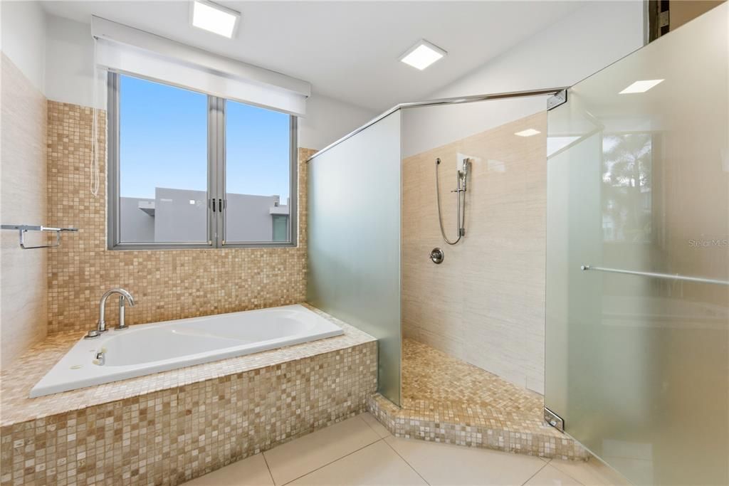 En Venta: $1,630,000 (5 camas, 3 baños, 3500 Pies cuadrados)