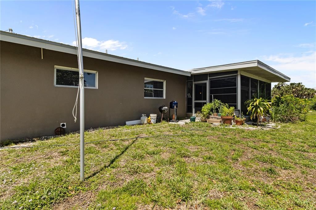 For Rent: $2,300 (2 beds, 2 baths, 1228 Square Feet)
