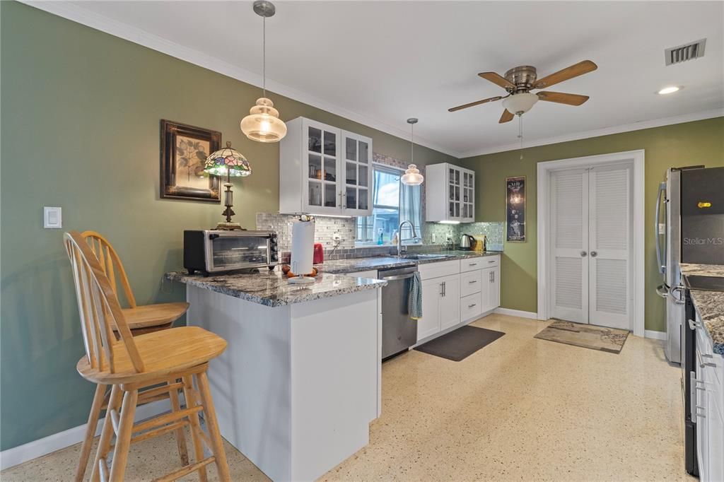 For Rent: $2,300 (2 beds, 2 baths, 1228 Square Feet)